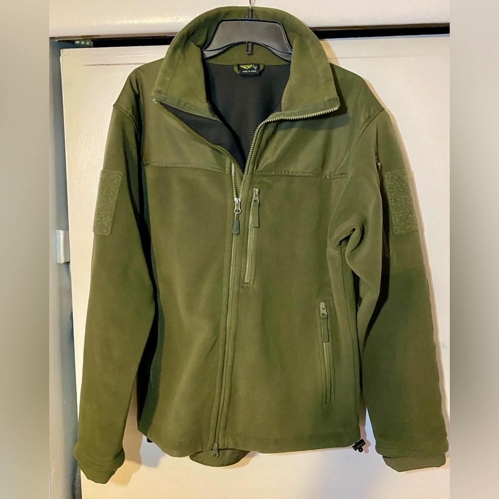 Men’s lightweight, warm fleece jacket. Size large, excellent condition.